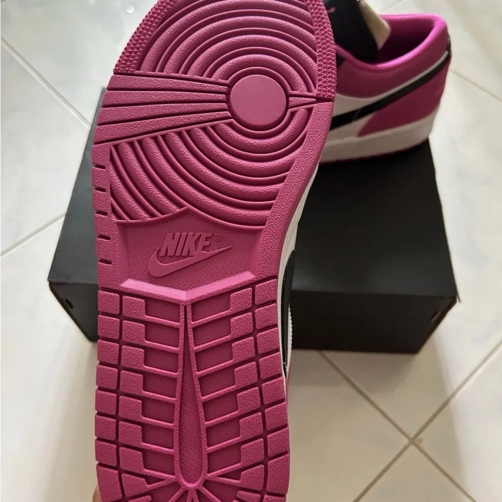 Deadstock Authentic with OG Box Air Jordan 1 SE Men’s Black/Fuchisa 8.5 - Picture 5 of 8